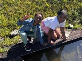 Asylpolitik: Nigerianische Familie wird abgeschoben – Mutter springt aus dem Fenster